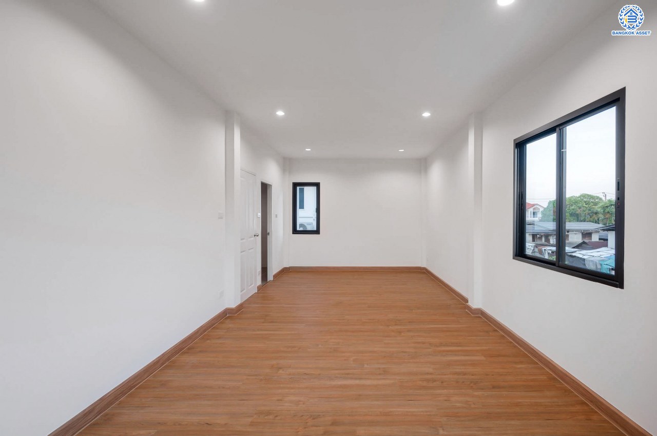 บ้านมือสองตกแต่งใหม่ โครงการ ลลิลอินเดอะพาร์ค บางใหญ่ บ้านเดี่ยว เนื้อที่ 54.60 ตร.ว. ฟังก์ชัน 3 ห้องนอน 2 ห้องน้ำ 1 ห้องอเนกประสงค์ 1 ที่จอดรถ บนทำเลเดินทางสะดวก ใกล้เซ็นทรัลเวสต์เกต ทางด่วน "กาญจนาภิเษก และรถไฟฟ้าสายสีม่วง "สถานีตลาดบางใหญ่"...